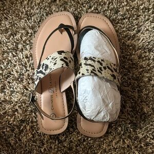Women’s Chinese laundry Los Angeles flat sandles